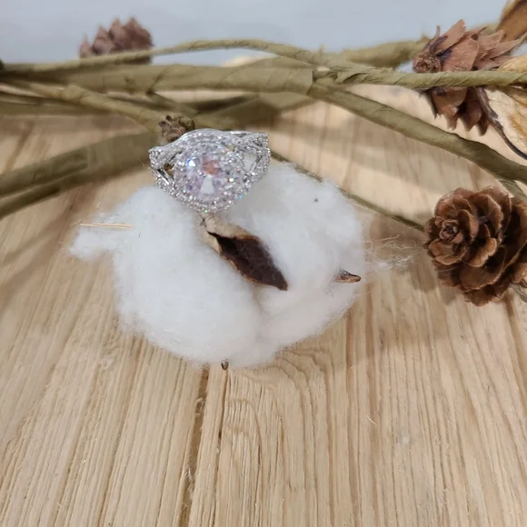 🤍🤍NEW🤍🤍BREATHTAKING!! WOW FACTOR!! CZ Silver Plated Ring🤍🤍 - Picture 9 of 16